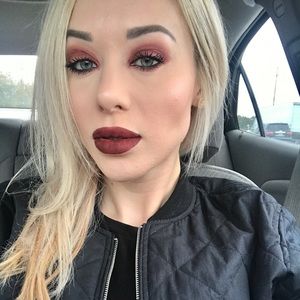 Meet your Posher, Corina